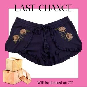 📦 Lightweight embroidered shorts 📦